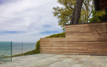 Sichtschutz und Windschutz aus Thermoholz