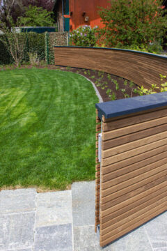 Sichtschutz und Windschutz aus Thermoholz